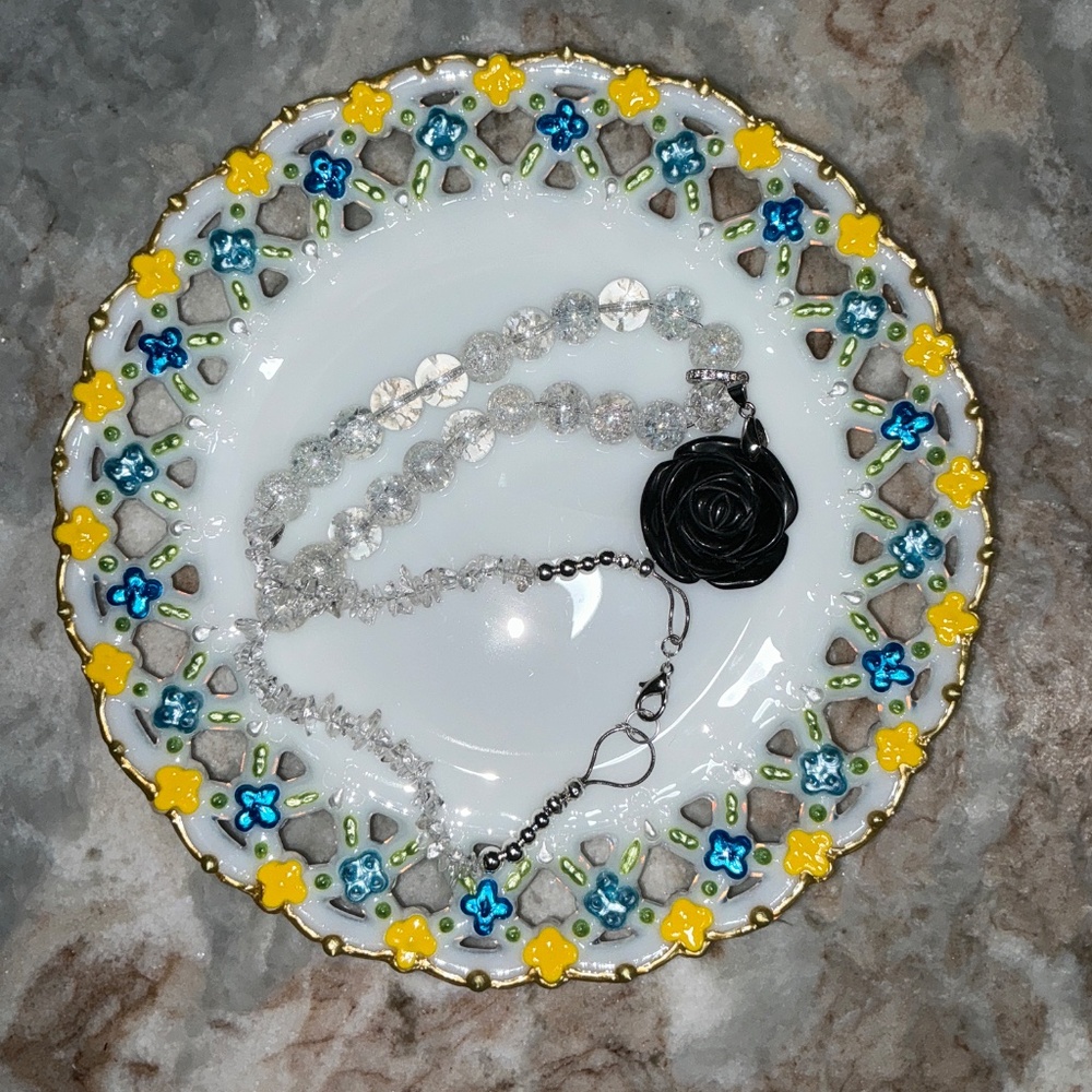 VTG OBSIDIAN ROSE PENDANT ON 22" SNAKE CHAIN W CRACKLE GLASS & QUARTZ CRYSTAL - Picture 4 of 7